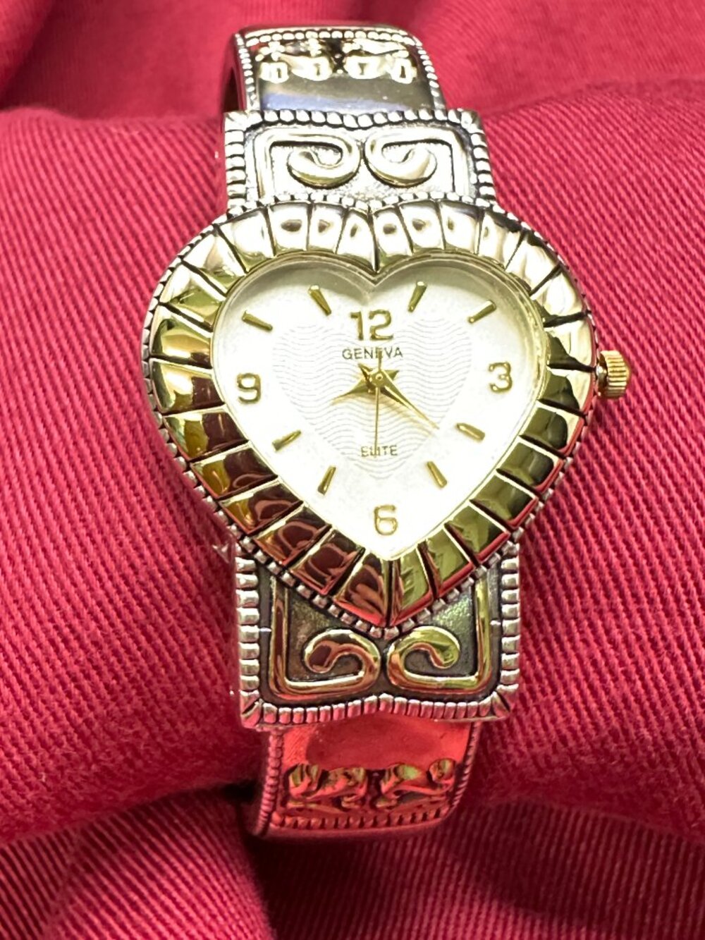 Geneva Elite Hinged Quartz Watch. New Battery - Picture 2 of 12